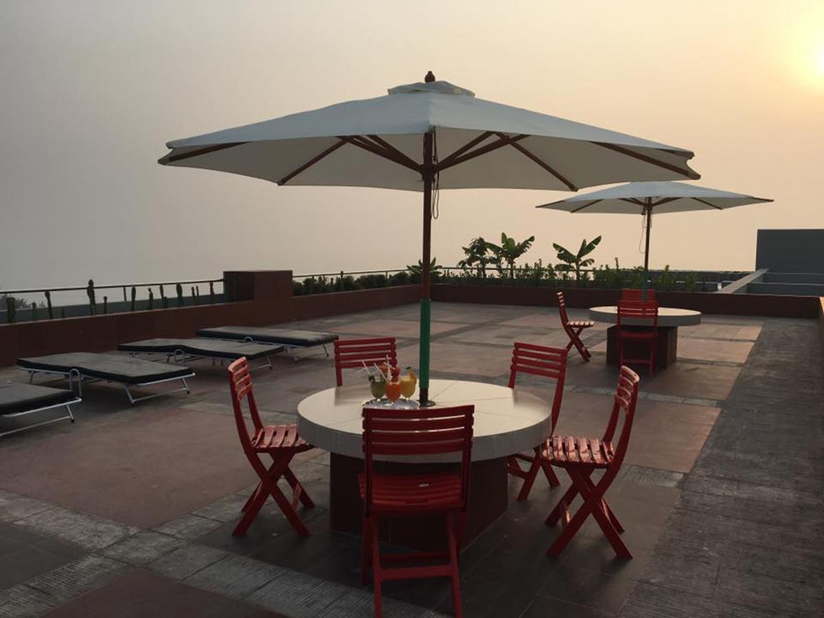 Neeshorgo Hotel & Resort Cox's Bazar Bagian luar foto