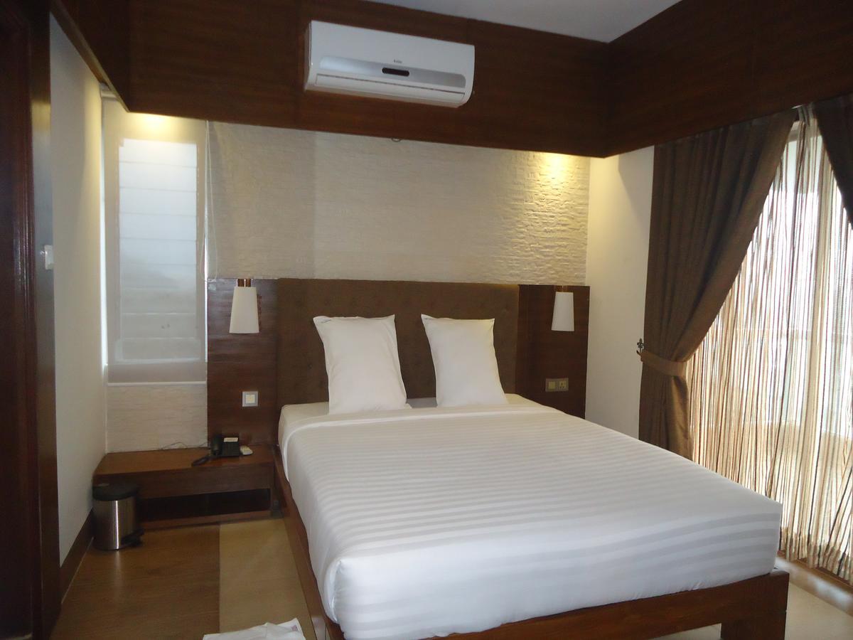 Neeshorgo Hotel & Resort Cox's Bazar Bagian luar foto