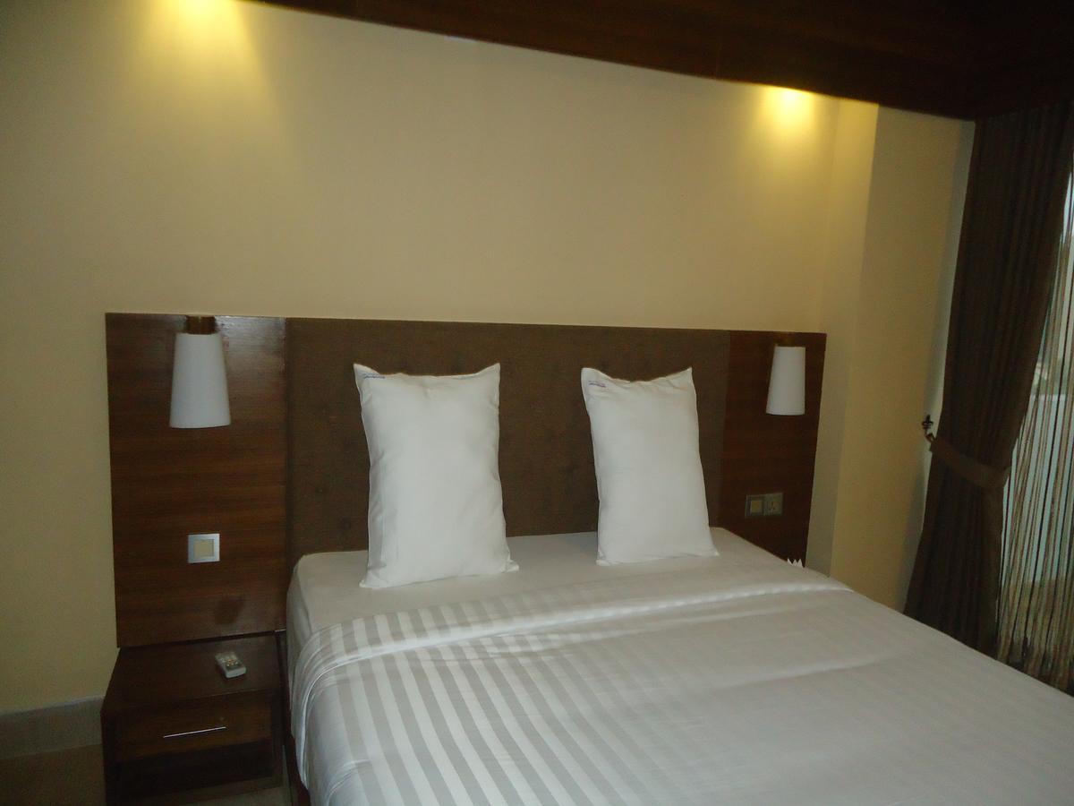 Neeshorgo Hotel & Resort Cox's Bazar Bagian luar foto
