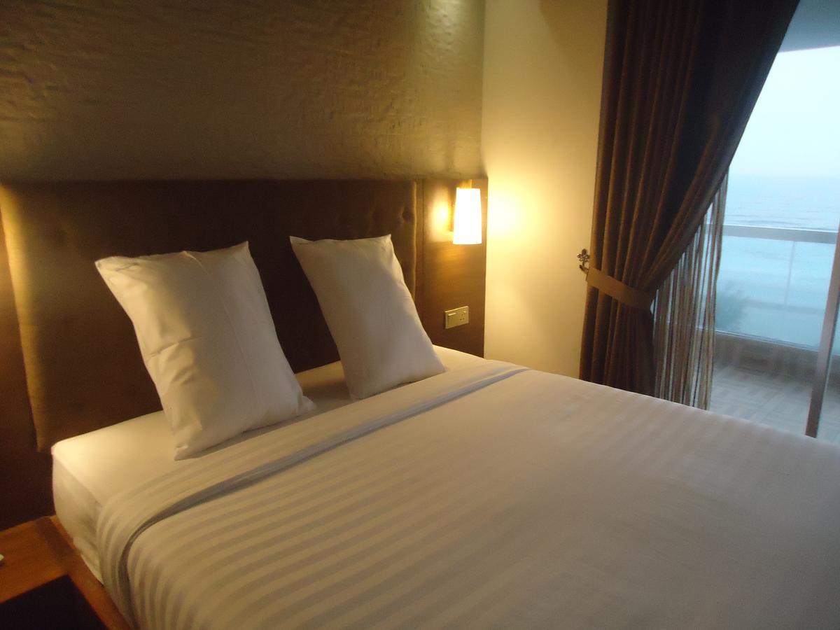 Neeshorgo Hotel & Resort Cox's Bazar Bagian luar foto