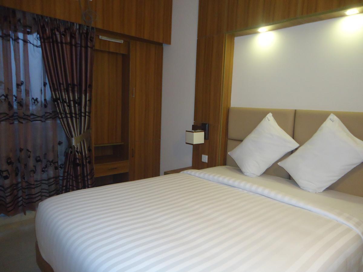 Neeshorgo Hotel & Resort Cox's Bazar Bagian luar foto
