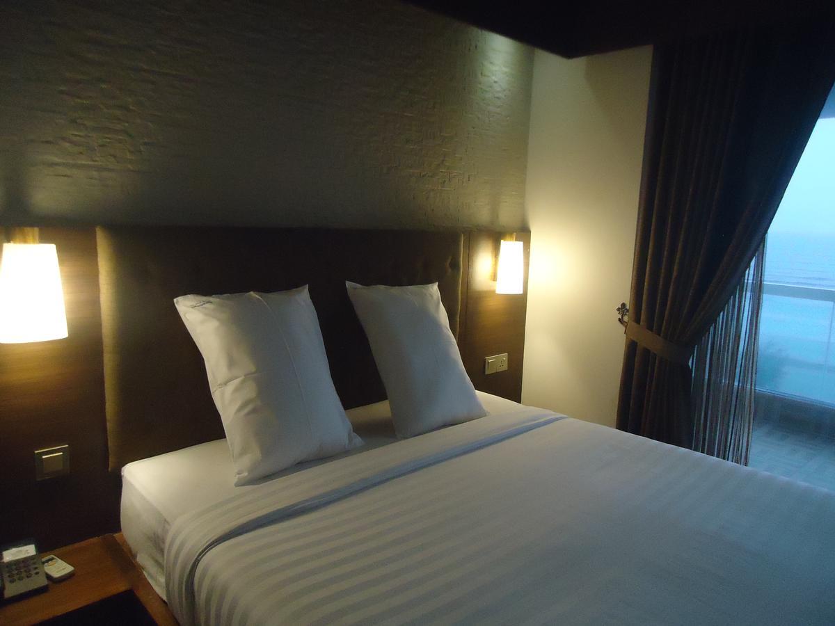Neeshorgo Hotel & Resort Cox's Bazar Bagian luar foto