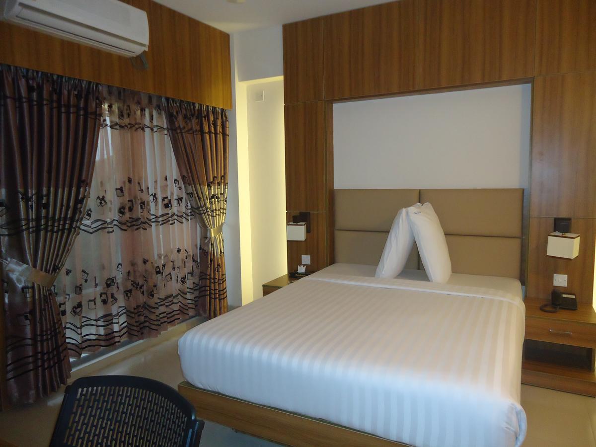 Neeshorgo Hotel & Resort Cox's Bazar Bagian luar foto