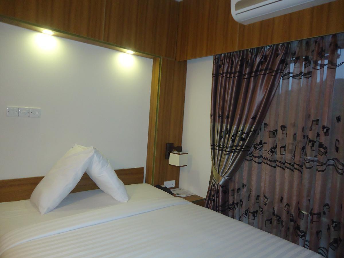 Neeshorgo Hotel & Resort Cox's Bazar Bagian luar foto